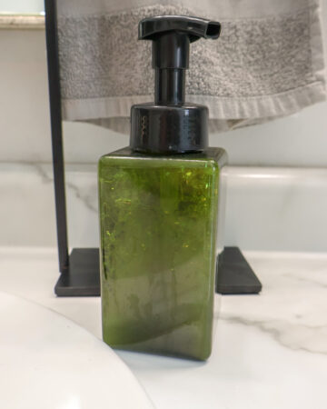 Simple Natural Shampoo By towel